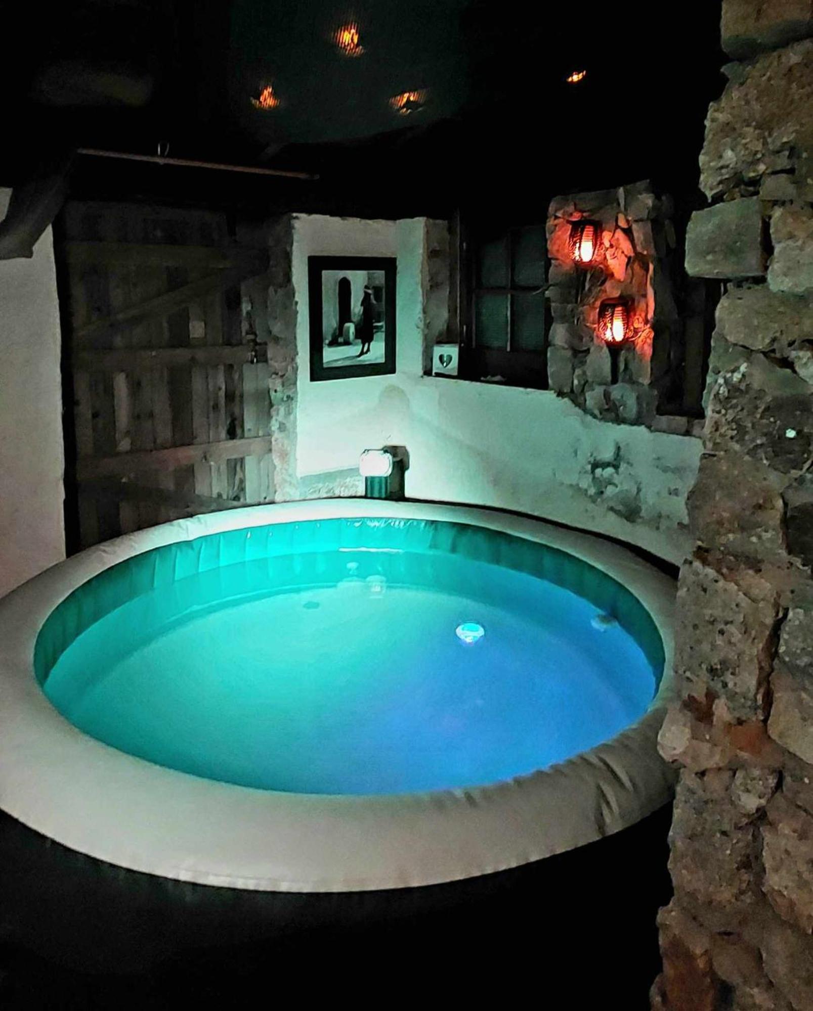 קאלבי Chambre Love Romantique Avec Spa Privee מראה חיצוני תמונה